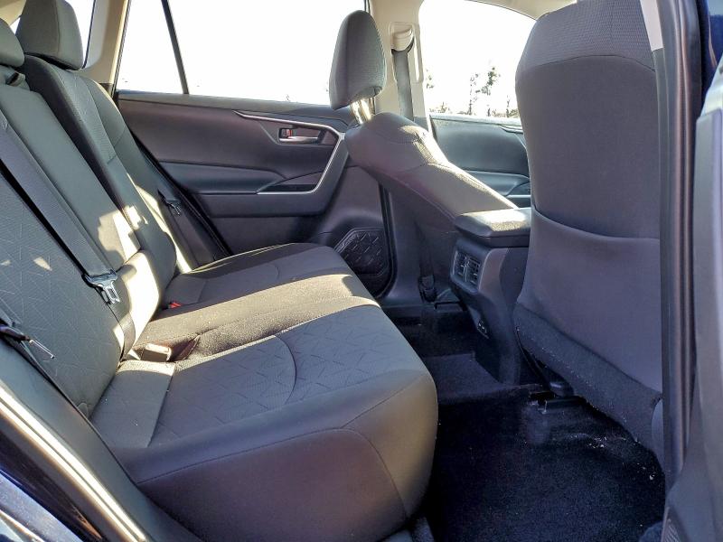 Фото 10 - TOYOTA RAV4