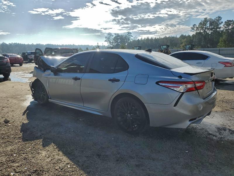 Фото 2 - TOYOTA CAMRY