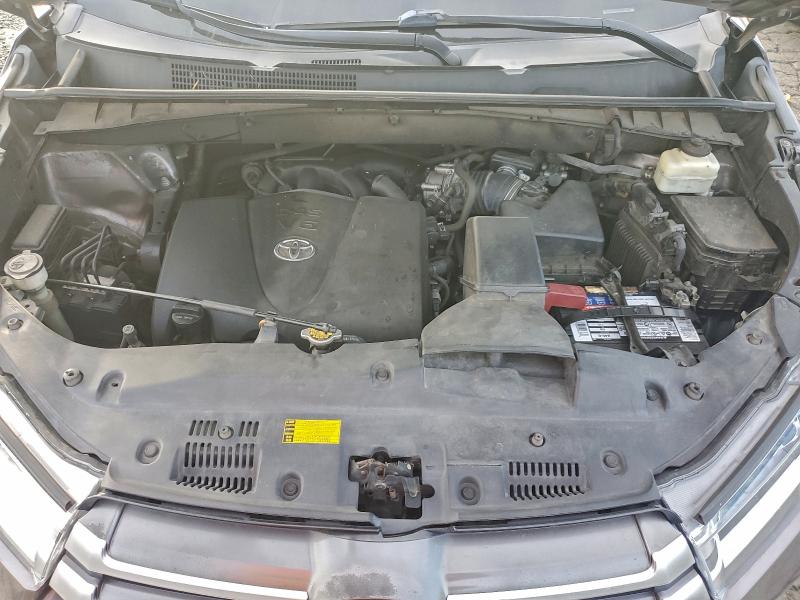 Фото 12 - TOYOTA HIGHLANDER