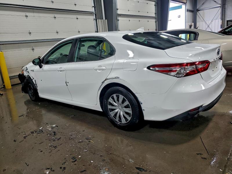 Фото 2 - TOYOTA CAMRY