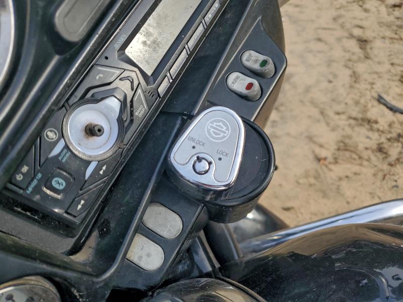 HARLEY-DAVIDSON FL 2013