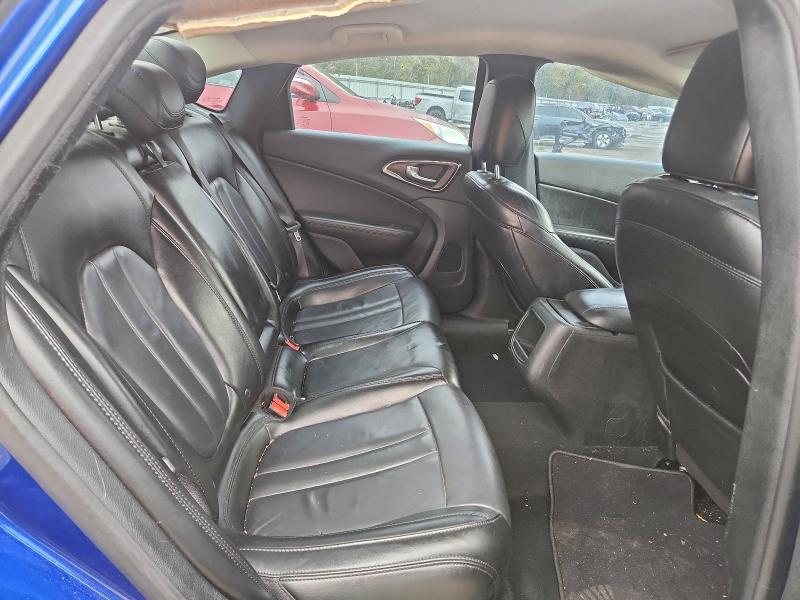 Фото 10 - CHRYSLER 200