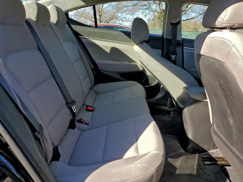 Фото 10 - HYUNDAI ELANTRA