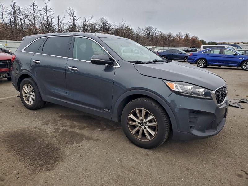 Фото 4 - KIA SORENTO