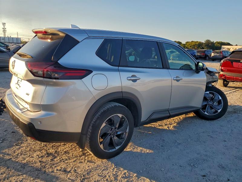 Фото 3 - NISSAN ROGUE