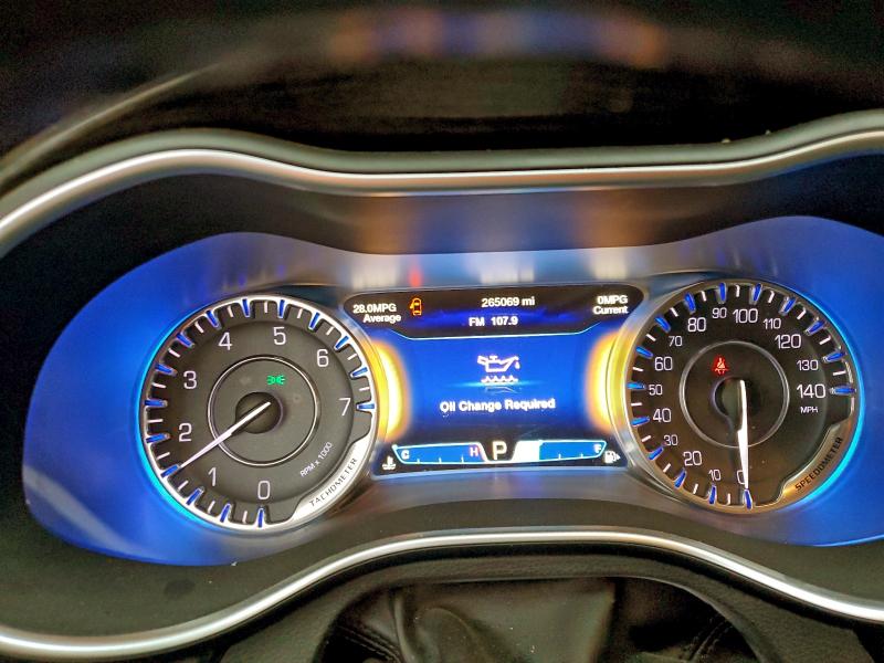 Фото 9 - CHRYSLER 200