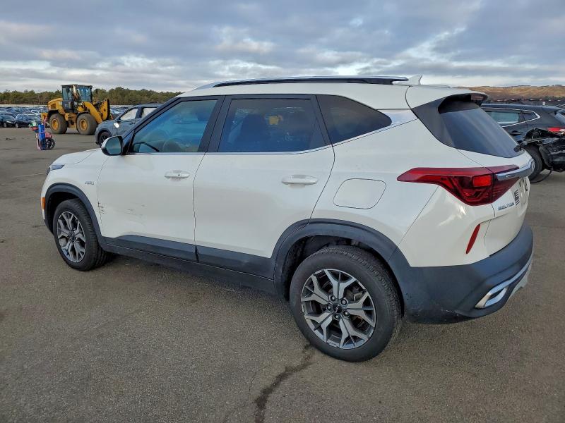 Фото 2 - KIA SELTOS