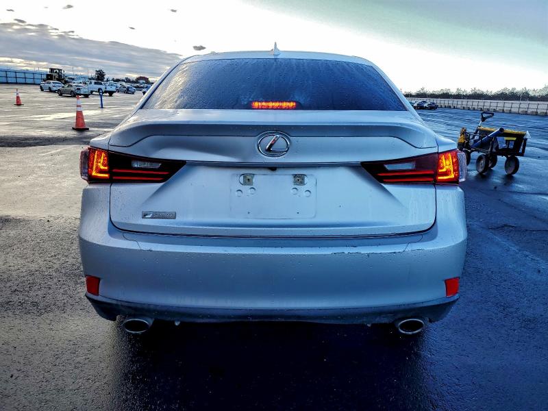 Фото 6 - LEXUS IS