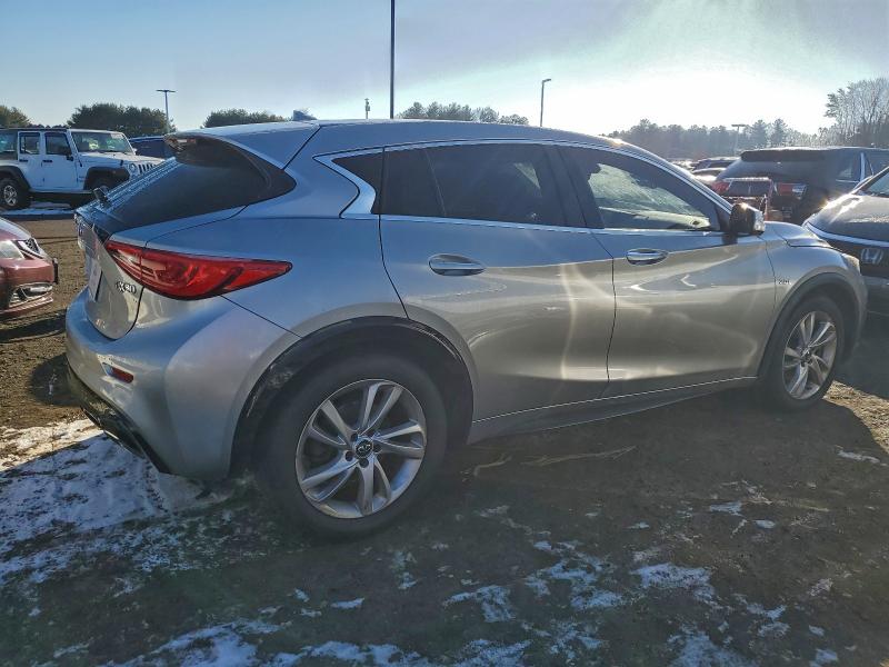 Фото 3 - INFINITI QX30