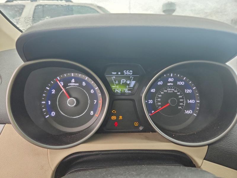 Фото 9 - HYUNDAI ELANTRA