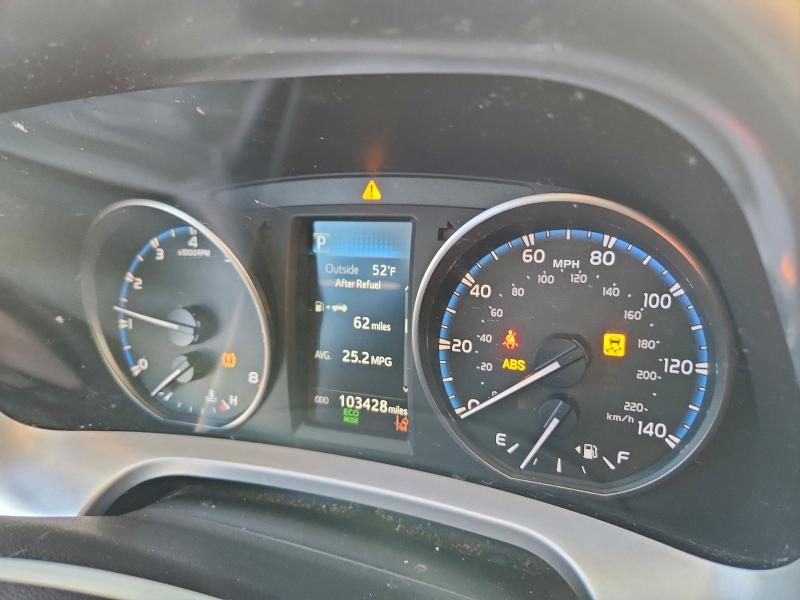 Фото 9 - TOYOTA RAV4