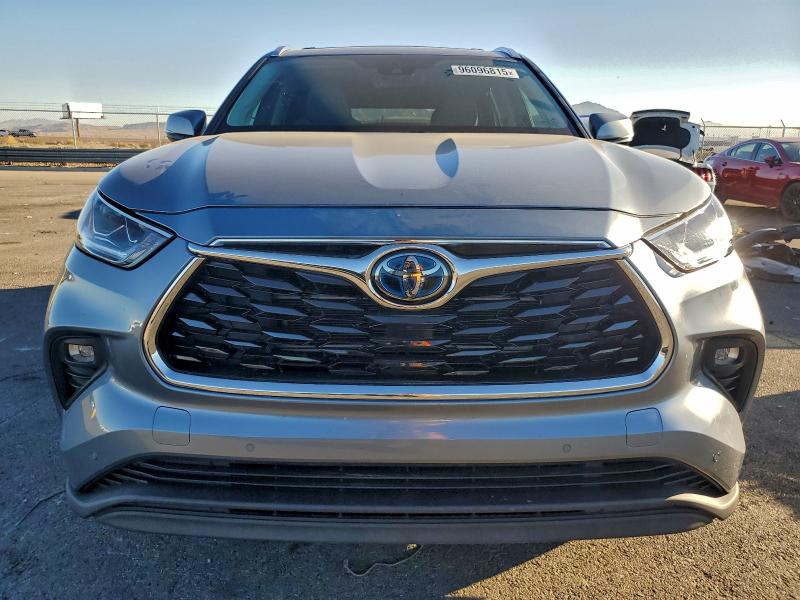 Фото 5 - TOYOTA HIGHLANDER