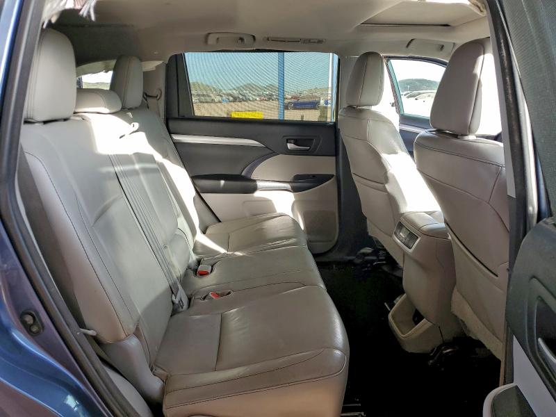 Фото 11 - TOYOTA HIGHLANDER