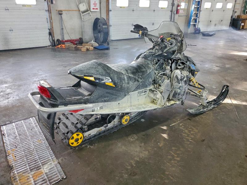 SKI-DOO SNOWMOBILE 2006