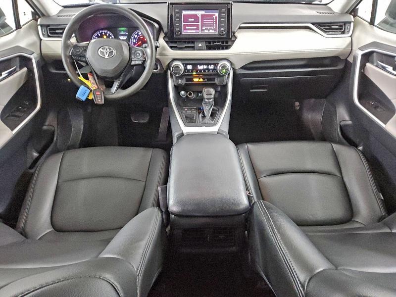 Фото 8 - TOYOTA RAV4