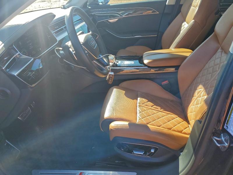 Фото 7 - AUDI S8