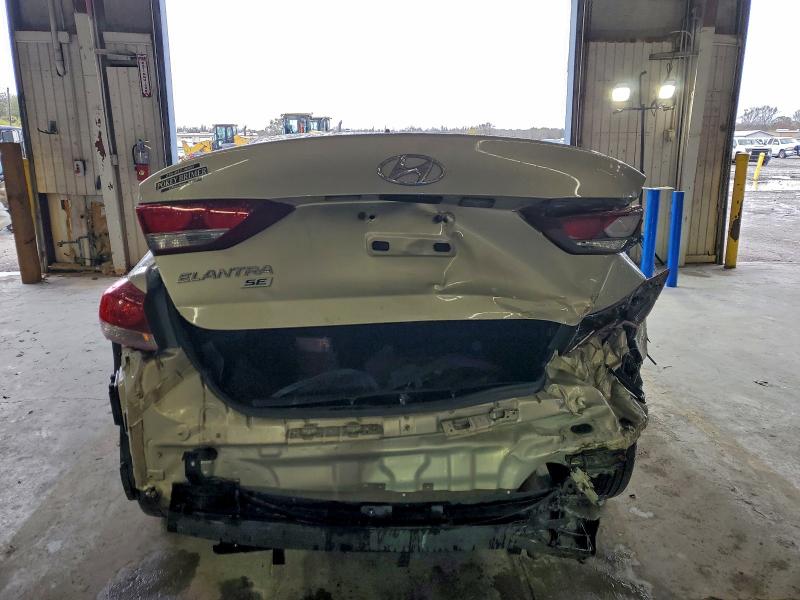 Фото 6 - HYUNDAI ELANTRA