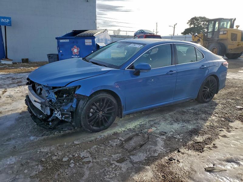 Фото 1 - TOYOTA CAMRY