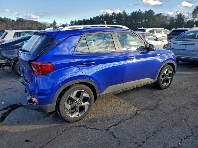 Фото 3 - HYUNDAI VENUE