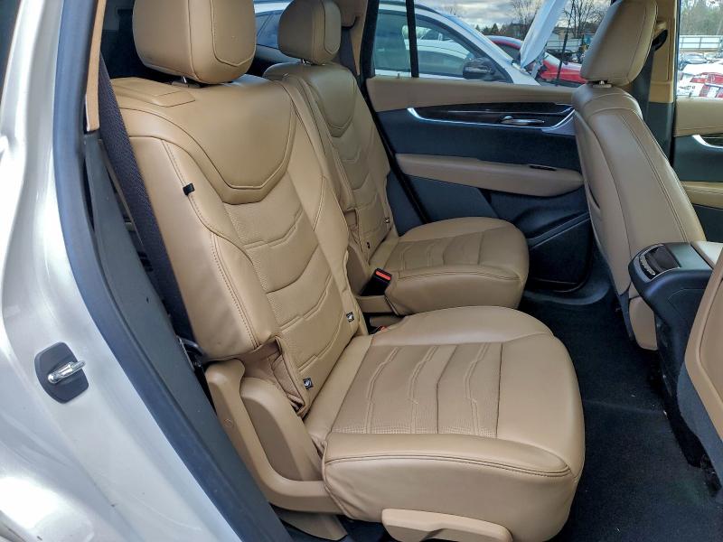 Фото 11 - CADILLAC XT6