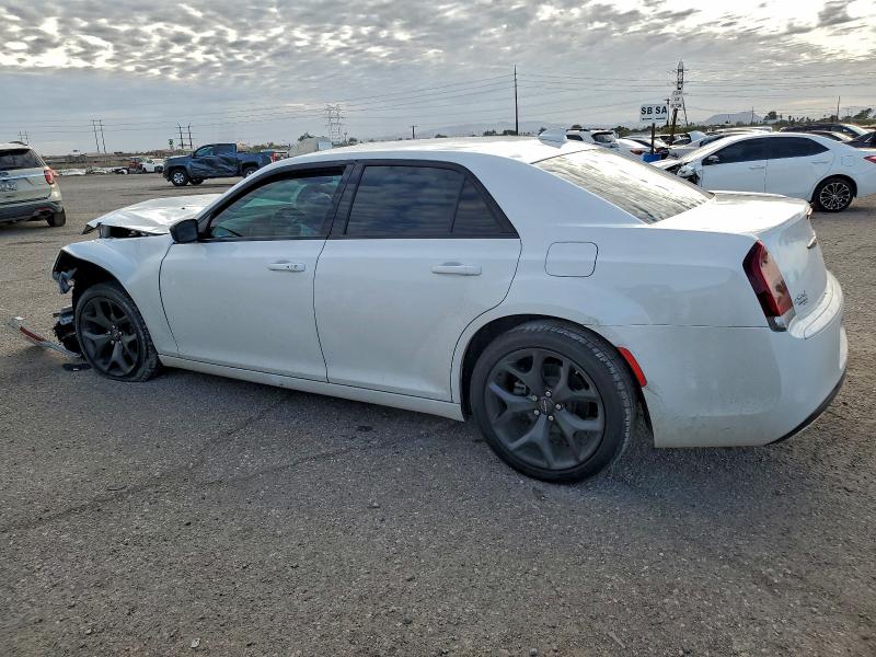 Фото 2 - CHRYSLER 300