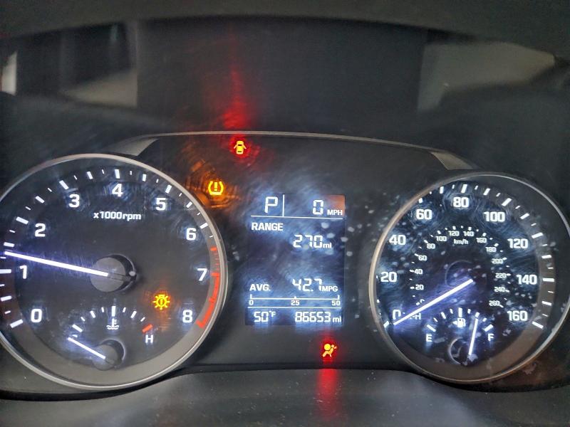 Фото 9 - HYUNDAI ELANTRA