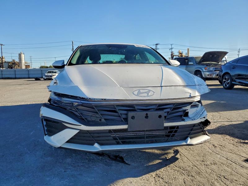 Фото 5 - HYUNDAI ELANTRA