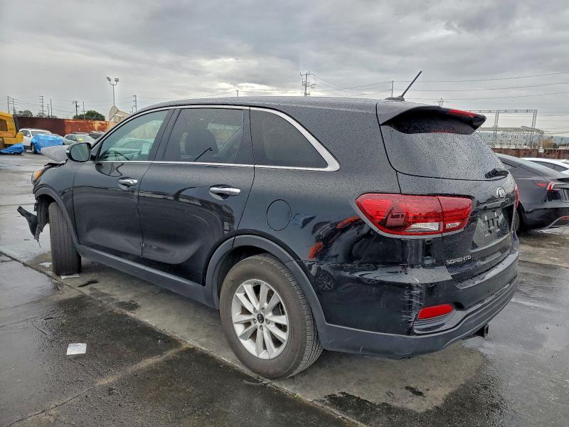 Фото 2 - KIA SORENTO