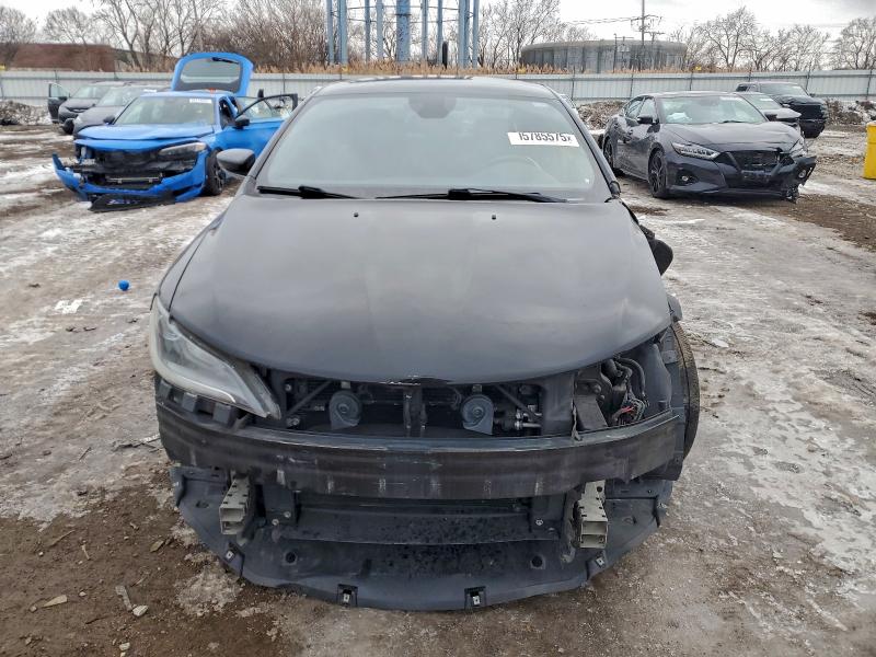 Фото 5 - CHRYSLER 200