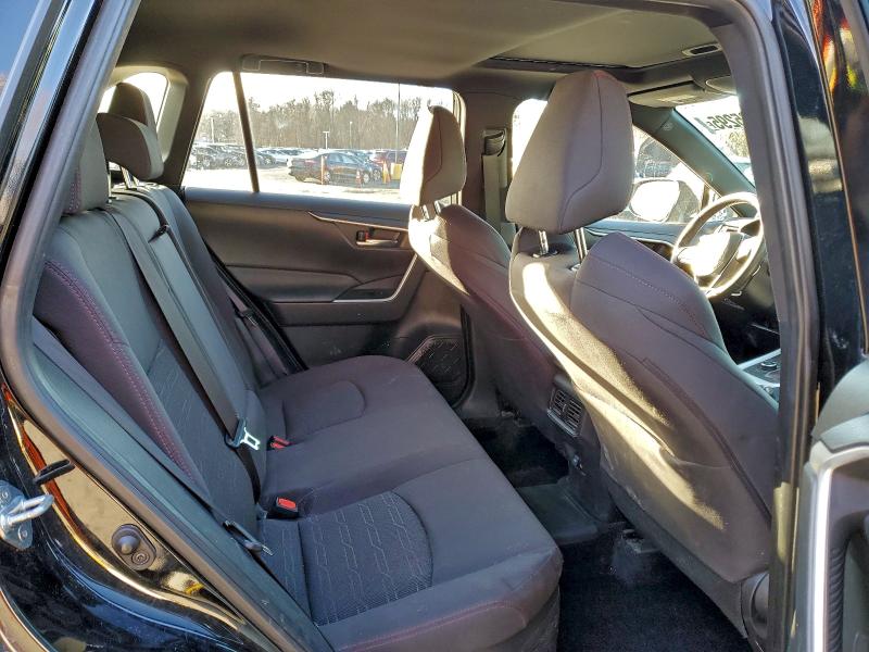 Фото 11 - TOYOTA RAV4