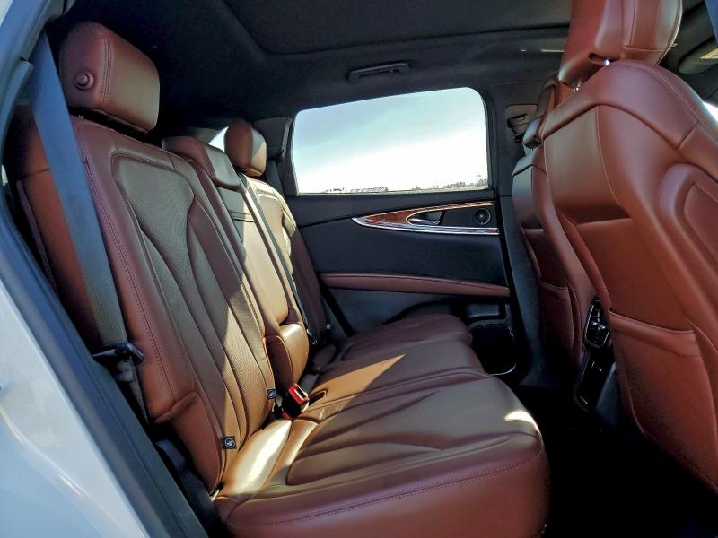 Фото 11 - LINCOLN NAUTILUS