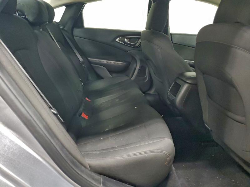 Фото 10 - CHRYSLER 200