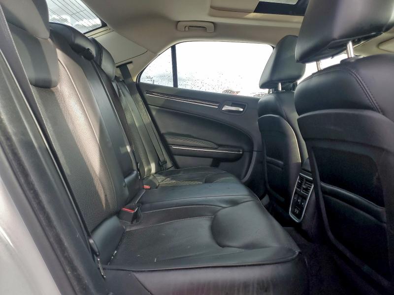 Фото 10 - CHRYSLER 300