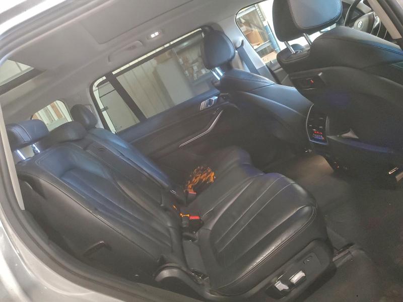 Фото 10 - BMW X7