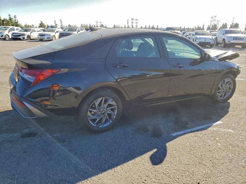 Фото 3 - HYUNDAI ELANTRA