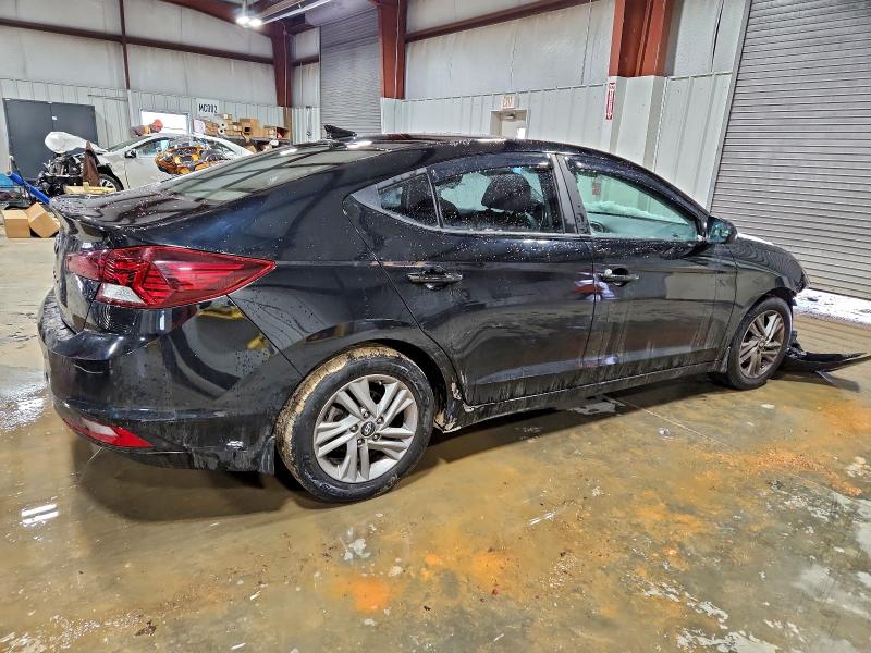 Фото 3 - HYUNDAI ELANTRA