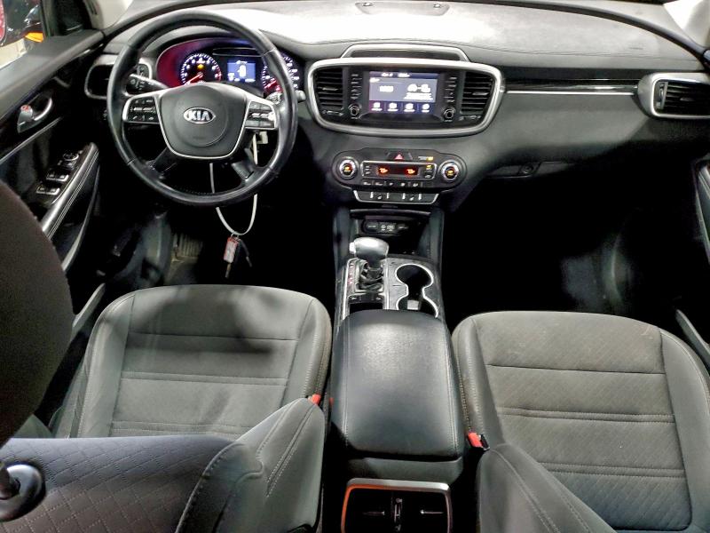 Фото 8 - KIA SORENTO