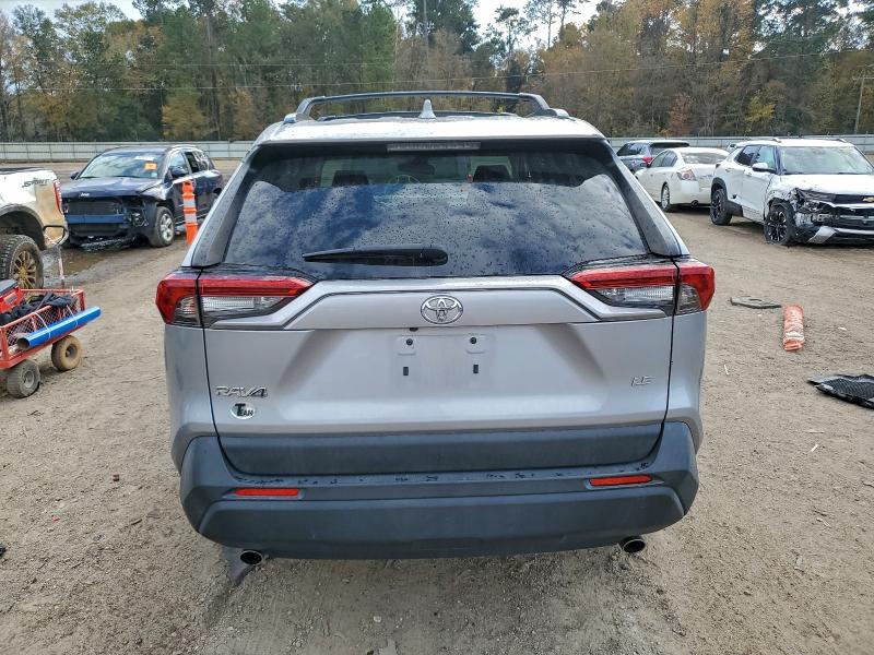 Фото 6 - TOYOTA RAV4