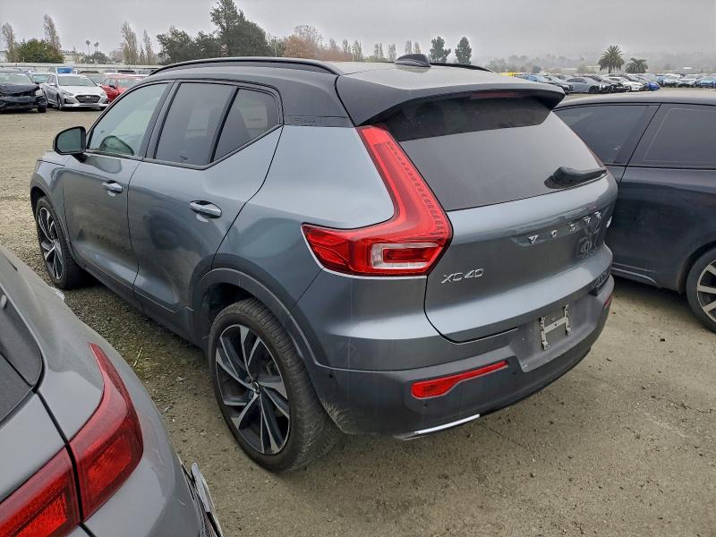 Фото 2 - VOLVO XC40