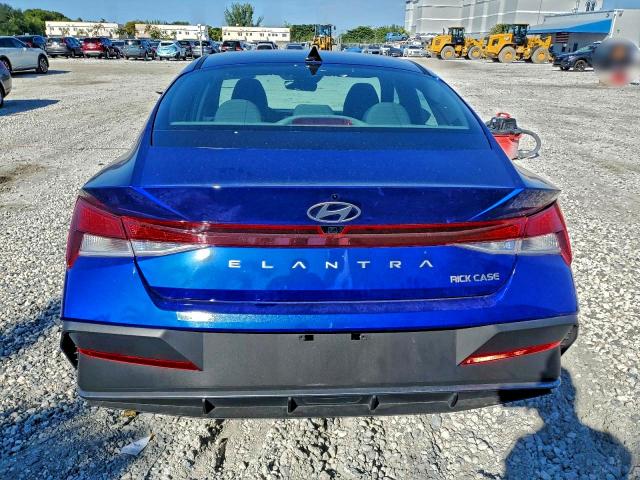 Фото 6 - HYUNDAI ELANTRA