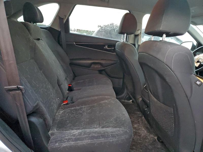 Фото 11 - KIA SORENTO