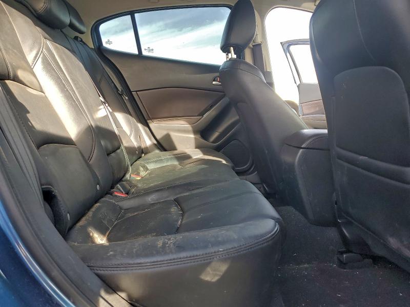 Фото 11 - MAZDA 3