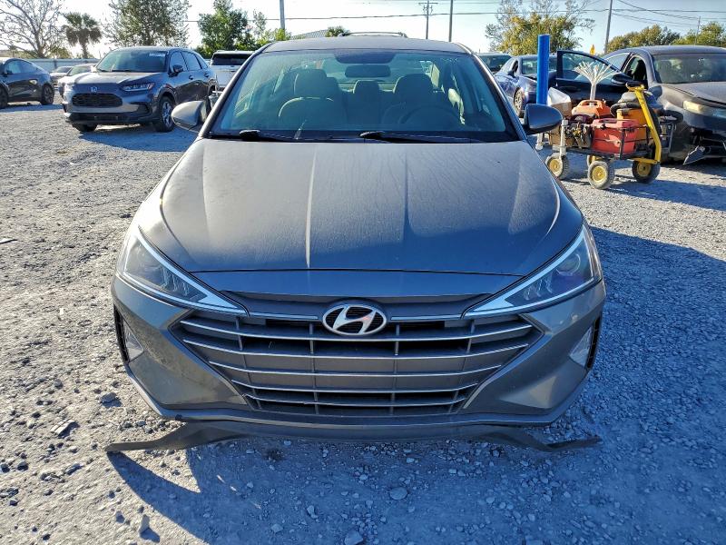 Фото 5 - HYUNDAI ELANTRA