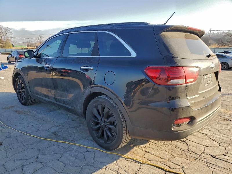 Фото 2 - KIA SORENTO