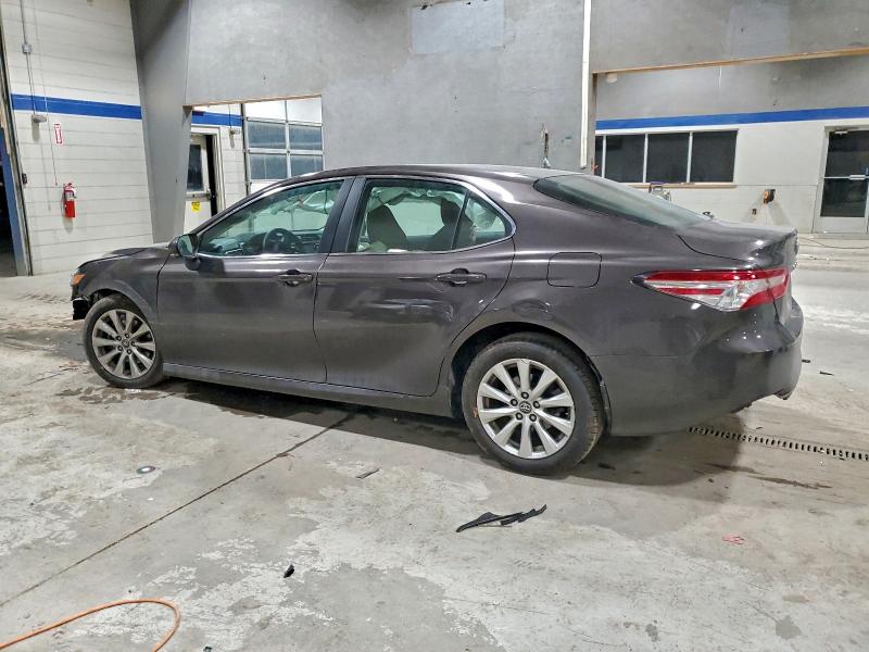 Фото 2 - TOYOTA CAMRY