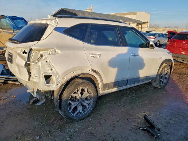 Фото 3 - KIA SELTOS