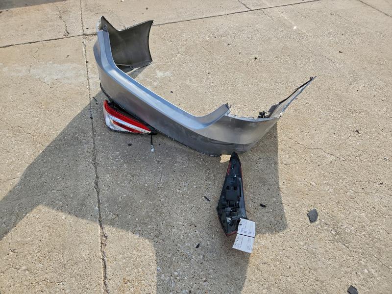 Фото 12 - TOYOTA CAMRY