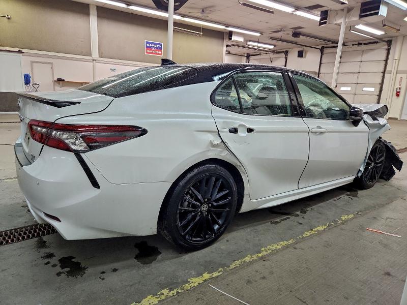 Фото 3 - TOYOTA CAMRY