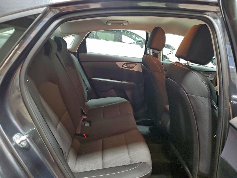 Фото 11 - KIA FORTE