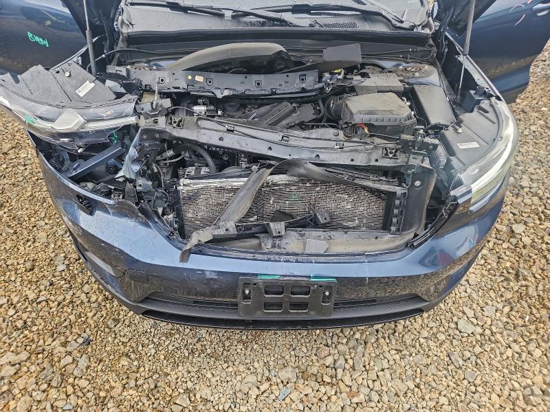 Фото 12 - VOLVO XC40